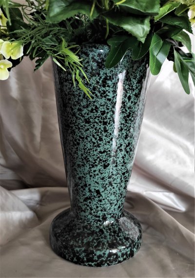 Vase en granit droit vert