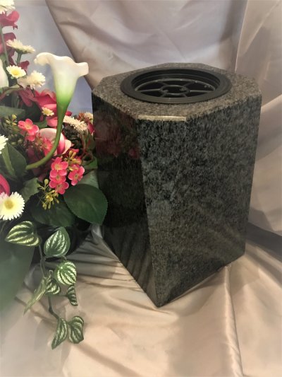 Vase en granit 1